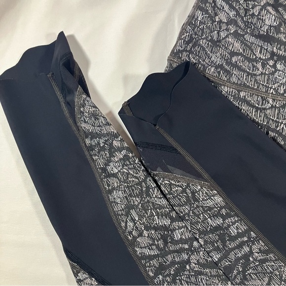 Lululemon Wunder Under Crop High-Rise Roll Down Scallop Origami Lace Black sz 4 - Picture 5 of 8